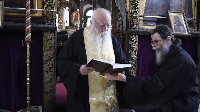 Παράκληση Αγιορειτών Πατέρων για την κατάπαυση του αδελφοκτόνου πολέμου στην Ουκρανία (VIDEO)