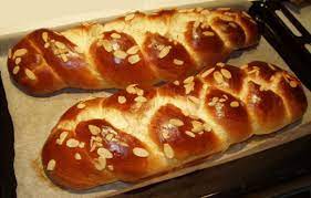 Αγιορείτικα τσουρέκια: Η νοστιμότερη και ευκολότερα συνταγή που ακολουθεί πιστά την Παράδοση και το Χριστιανικό έθιμο