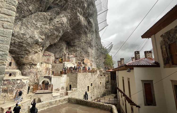 Άνοιξε η Παναγία Σουμελά στον Πόντο, μετά από 6 χρόνια – 5.000 Προσκυνητές - επισκέπτες από τις πρώτες δύο ημέρες που άνοιξε (VIDEO)